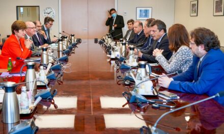 El Gobierno pagará los vencimientos al FMI con recursos de la CAF y yuanes