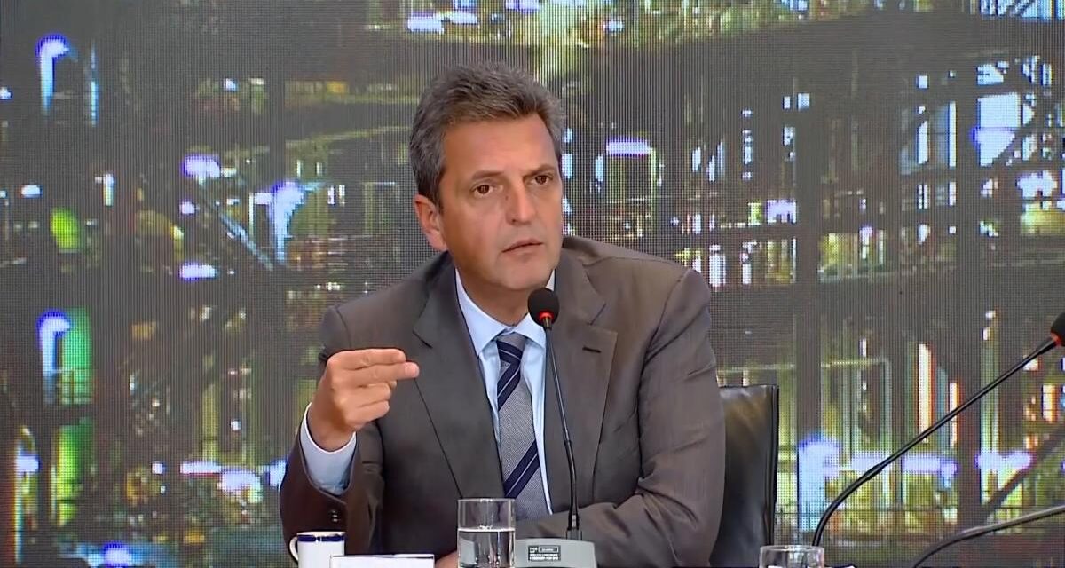 Massa: «Habrá un paquete muy grande de desembolsos en agosto y un adicional en noviembre»