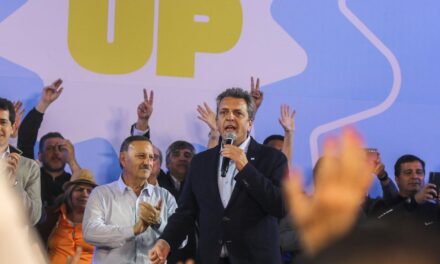 Massa intensifica la campaña con una gira federal y presencial en el territorio