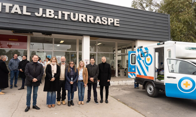Barbás entregó una nueva ambulancia y supervisó obras en el Hospital de San Francisco
