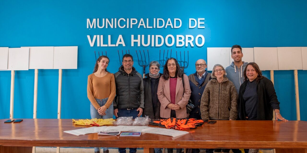 Villa Huidobro: se entregaron herramientas al grupo ambientalista «Cañada verde»