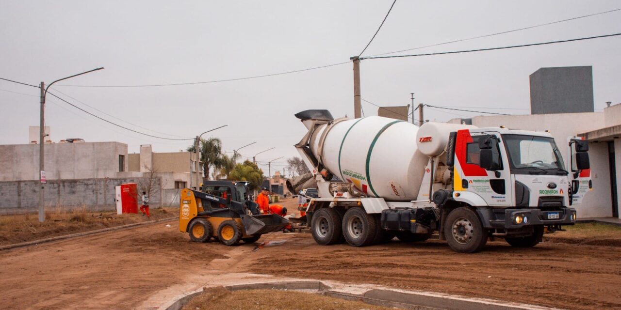 Río Tercero: se ejecuta la obra de cordón cuneta en barrio Villa Zoila