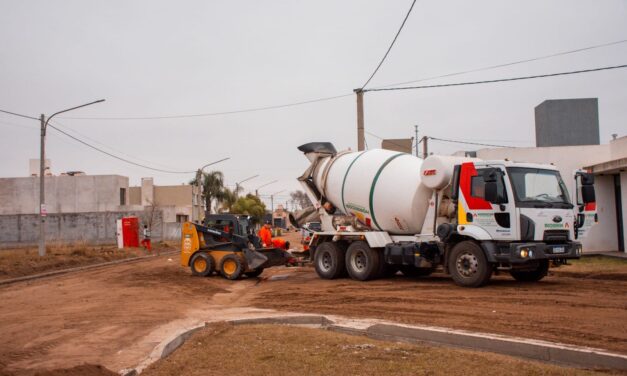 Río Tercero: se ejecuta la obra de cordón cuneta en barrio Villa Zoila