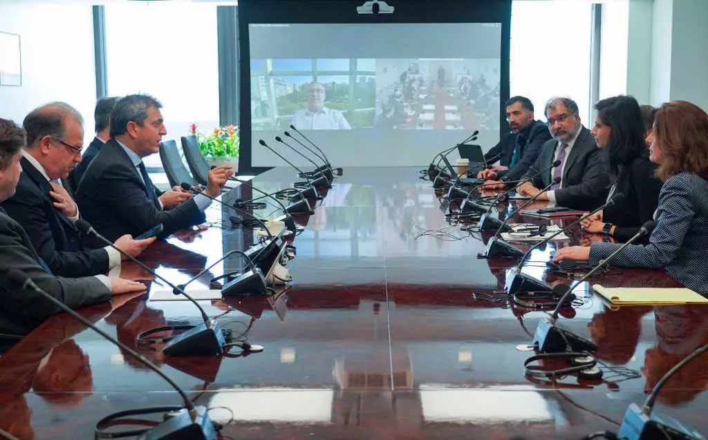 Massa reúne a su equipo económico para analizar negociaciones con el FMI