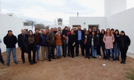 Ucacha: se entregaron dos viviendas a través del plan «Kit de viviendas»