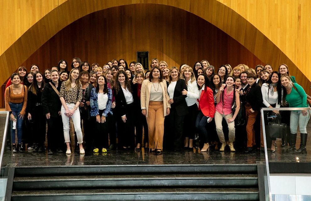 Legislatura: convierten al Programa Lideresas en una política pública permanente