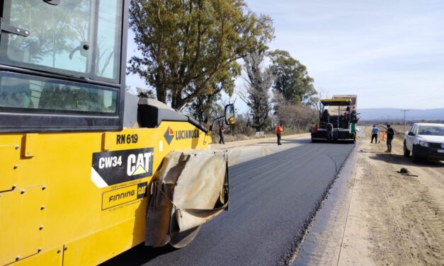 Comenzó la pavimentación del camino que une la localidad de Las Albahacas con Villa El Chacay