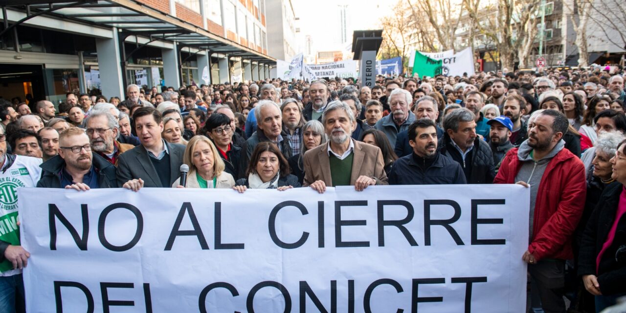 Investigadores protestaron en rechazo a la propuesta de privatizar el Conicet