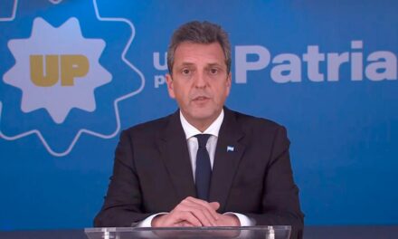 Massa llamó a los argentinos a votar «en defensa de la democracia»