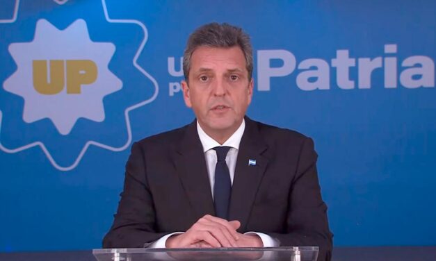 Massa llamó a los argentinos a votar «en defensa de la democracia»