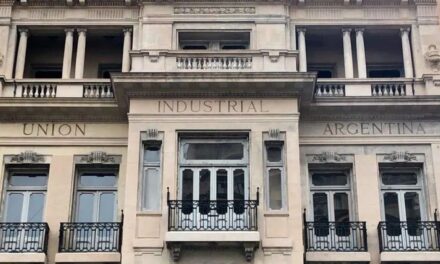 La Unión Industrial rechazó un eventual aumento de salarios por decreto