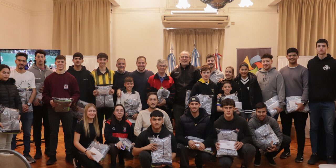 Villa María: el municipio entregó becas a 25 deportistas en el marco del programa «El Deporte Sos Vos»