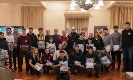 Villa María: el municipio entregó becas a 25 deportistas en el marco del programa «El Deporte Sos Vos»