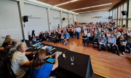 Docentes definen si aceptan o rechazan la oferta salarial de la Provincia