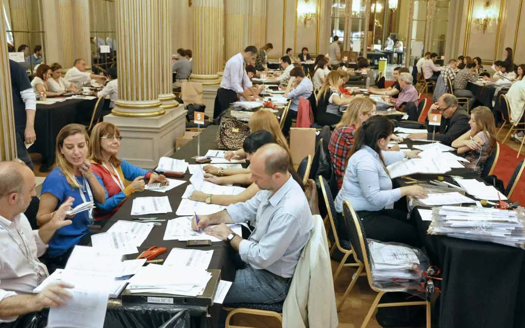 Continúa este jueves el escrutinio definitivo de las PASO en todo el país