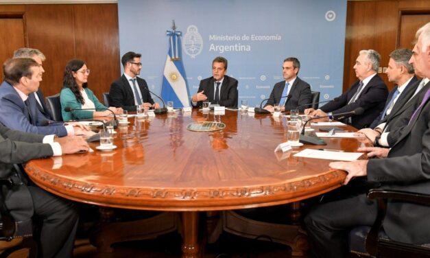 Massa acordó con laboratorios para congelar precios de medicamentos