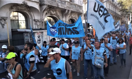 Tras una nueva propuesta salarial de la Provincia, UEPC suspendió el paro docente de este jueves