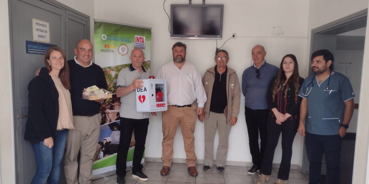 Ucacha: Inta entregó un cardiodesfibrilador al Hospital Municipal