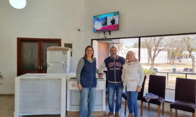 Carnerillo: entrega de equipamiento para instituciones educativas