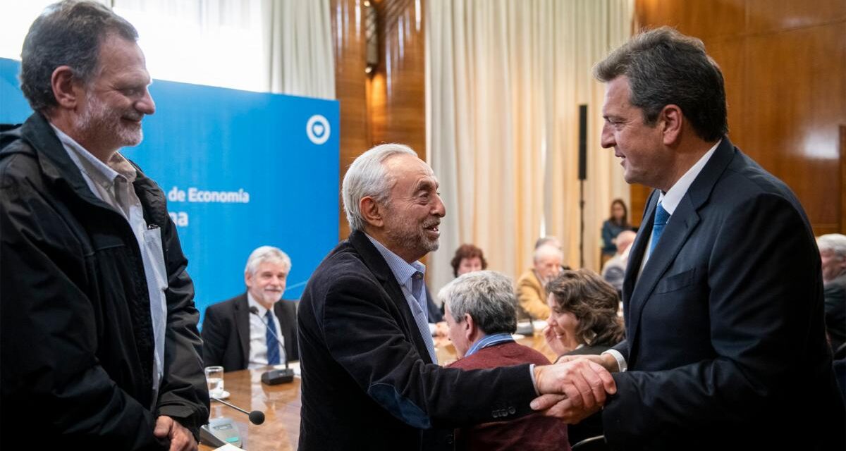 Massa prometió defender «el valor de la ciencia y la investigación como generación de recursos»