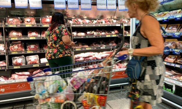 Massa anunció un programa de devolución de IVA sobre artículos de la Canasta Básica