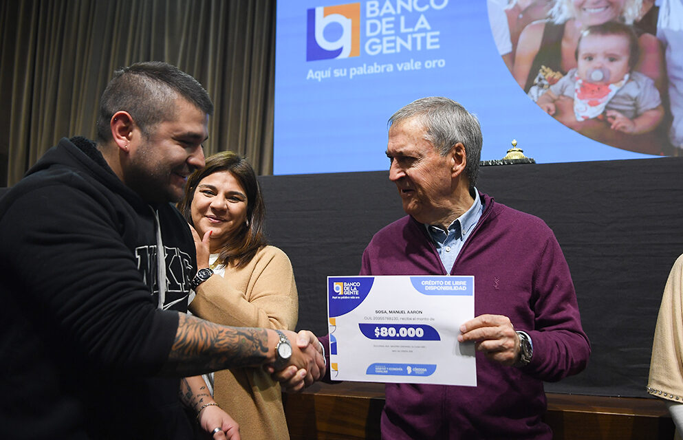 Schiaretti entregó otros 400 créditos de libre disponibilidad