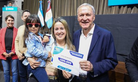 Schiaretti entregó 330 créditos del Banco de la Gente a emprendedores