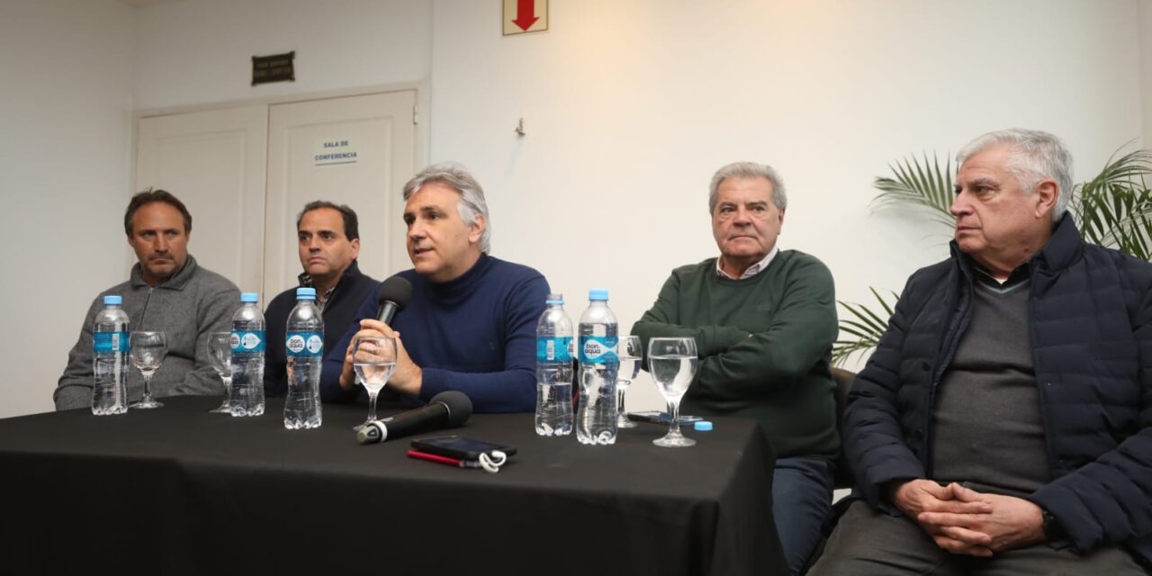 Río Cuarto: Llaryora recorrió la Expo Rural y anunció que Llamosas finalizará su gestión