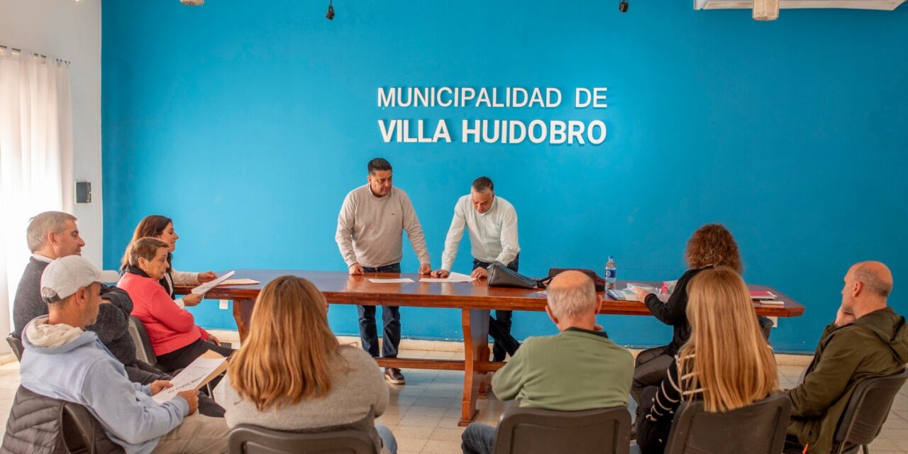 Villa Huidobro: se realizó la firma de 7 escrituras del barrio «24 viviendas»