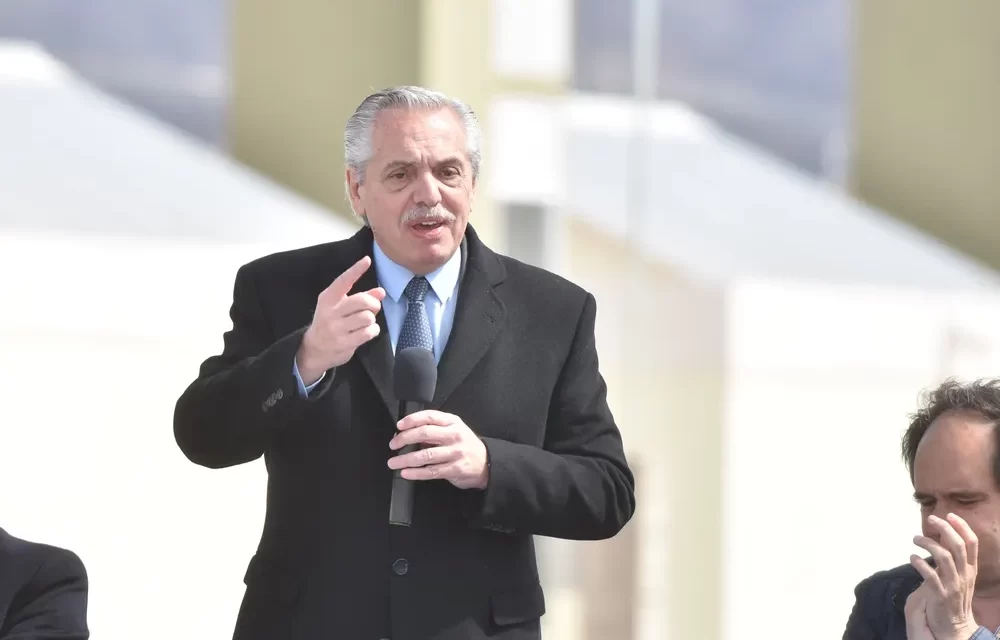 Fernández repudió el «negacionismo» y a la «casta económica que posterga desarrollo»