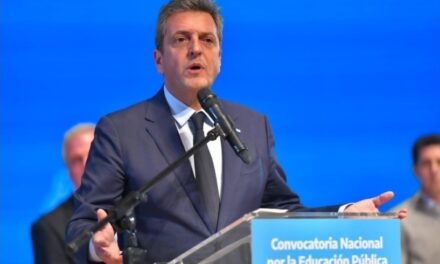 Massa llamó a «defender» la educación de quienes quieren «recortarla»