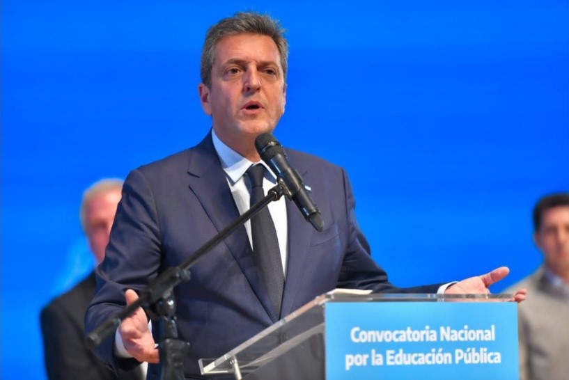 Massa llamó a «defender» la educación de quienes quieren «recortarla»