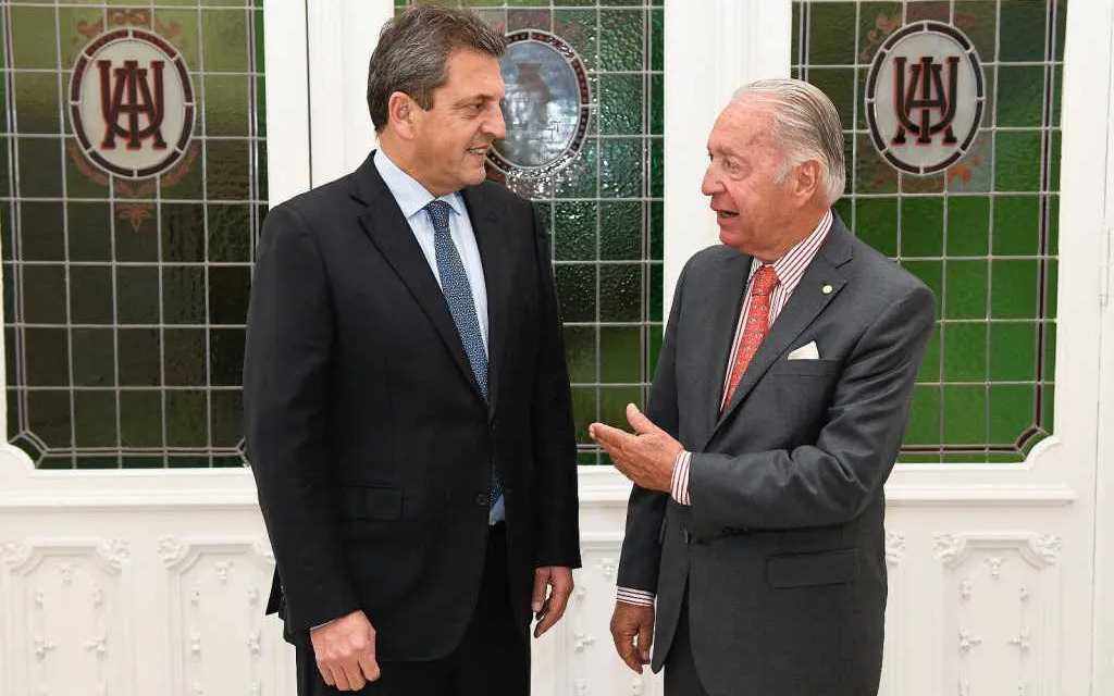 Massa a la UIA: «Los invito a participar de un Gobierno de unidad nacional»
