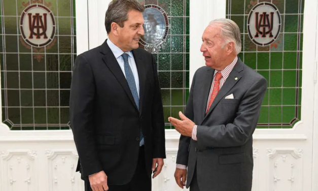 Massa a la UIA: «Los invito a participar de un Gobierno de unidad nacional»