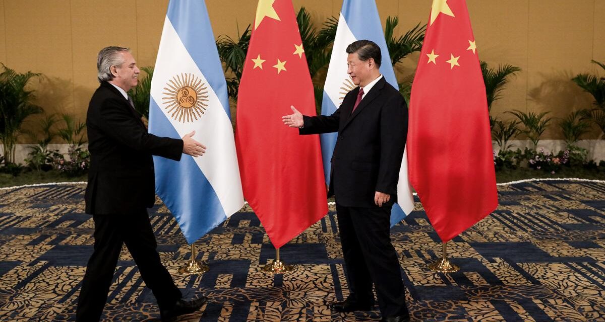 Alberto Fernández partió a China para participar del III Foro de la Franja y la Ruta