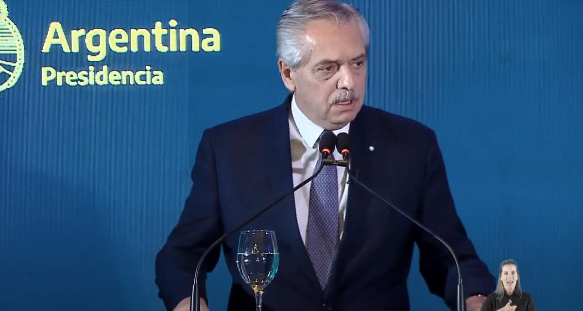 Alberto Fernández denunció a Milei y Marra por sus dichos contra el peso