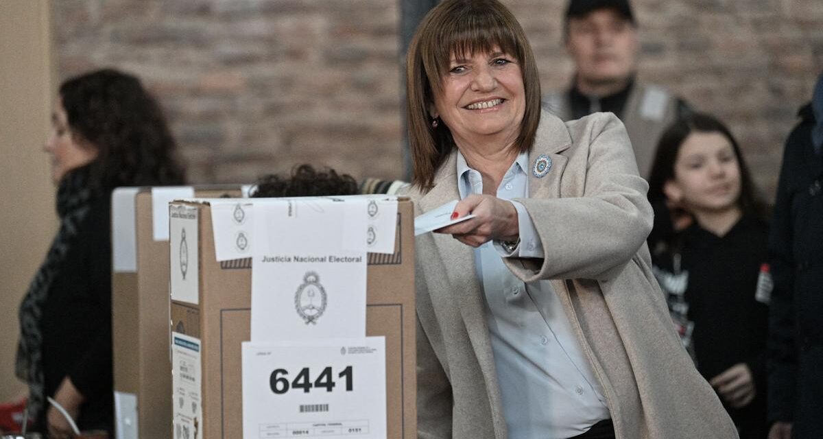 Patricia Bullrich votó en el predio de Sociedad Rural