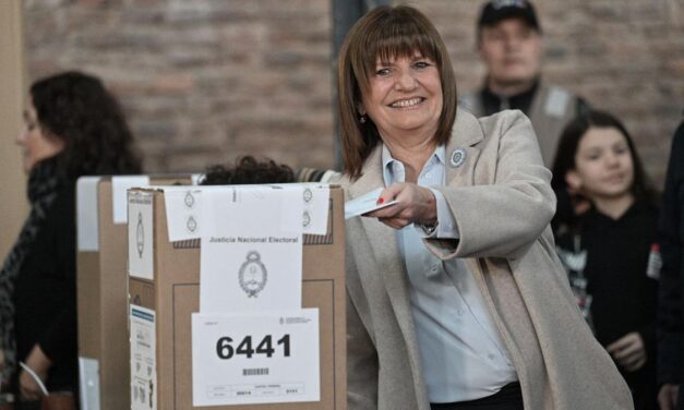 Patricia Bullrich votó en el predio de Sociedad Rural