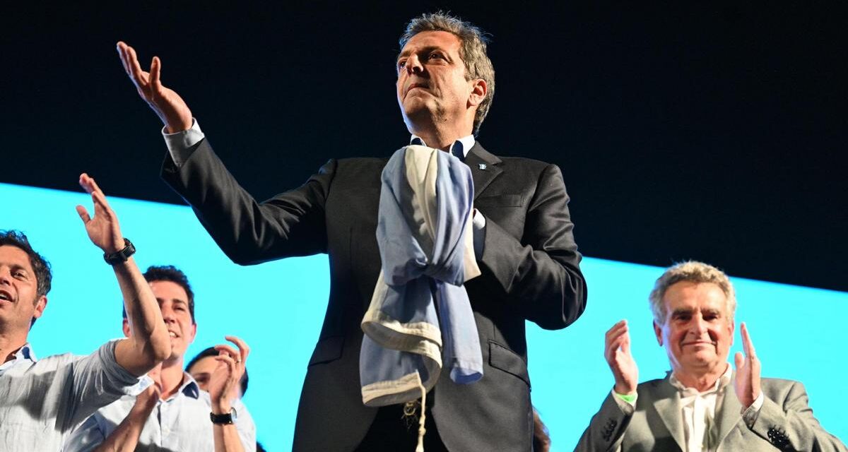 Gran elección de Massa, con 36,7%, que superó a Milei, estancado en 29,99%. Habrá segunda vuelta en noviembre