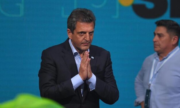 Massa presenta en la UIA sus propuestas económicas