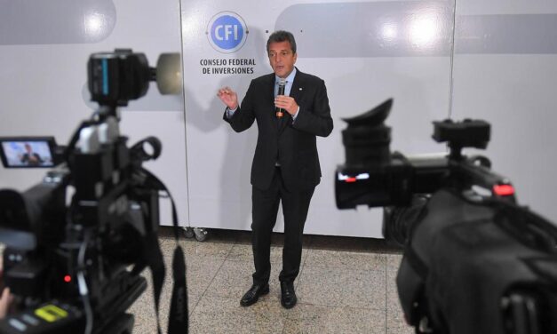 Massa rechazó «los acuerdos de cúpulas» de partidos y llamó a un «gobierno de unidad»