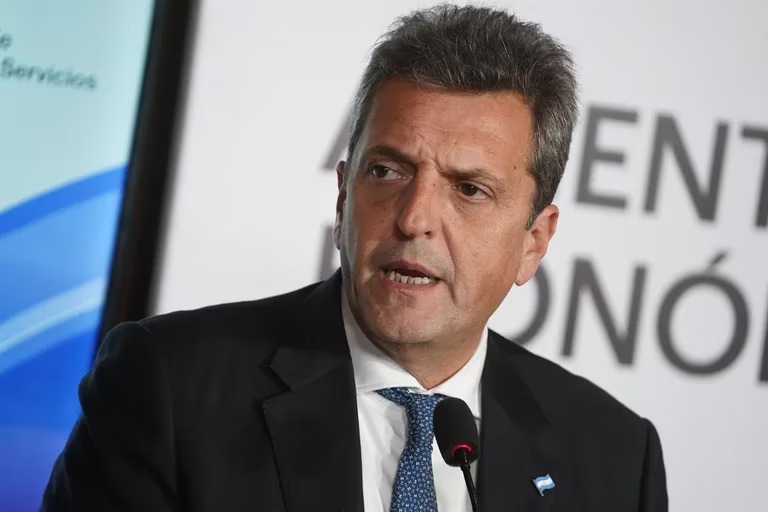 Massa dijo que apareció «mágicamente» el combustible y aumentó el abastecimiento