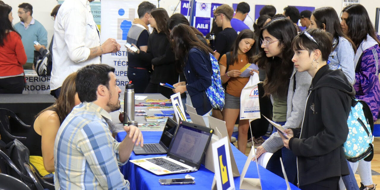 Villa Carlos Paz: Jóvenes de toda la región participan de la Expo Carreras, Empleo y Emprendedurismo Technology