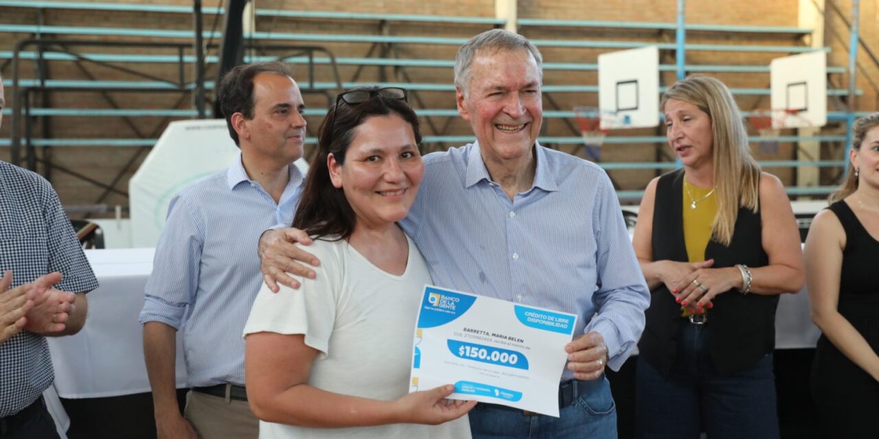 Río Cuarto: Schiaretti  entregó créditos a emprendedores y familias