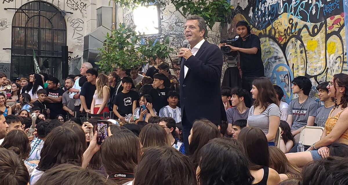 Sergio Massa cerró la campaña con estudiantes: «La esperanza siempre le gana al odio»