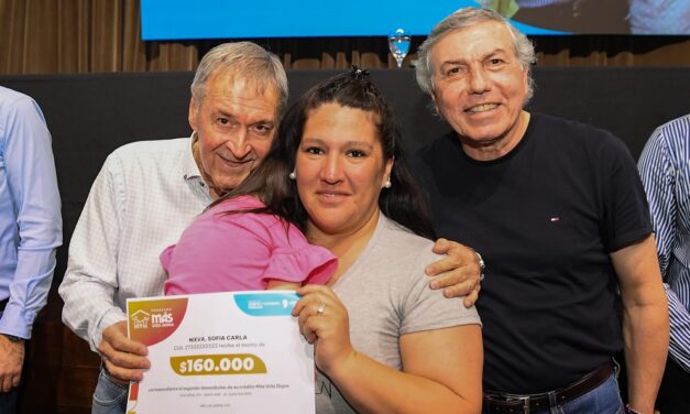 Más Vida Digna: Schiaretti completó la entrega de desembolsos de 400 créditos