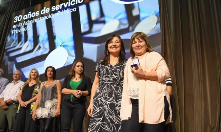 La Provincia homenajeó la labor de 35 trabajadores por sus 30 años de servicio