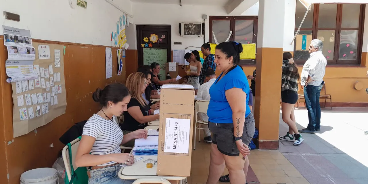 Votó el 76% del padrón al cierre de los comicios, según la CNE