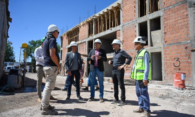 Gill y Graglia recorrieron las obras Procrear que dotarán al conglomerado de 200 nuevas viviendas
