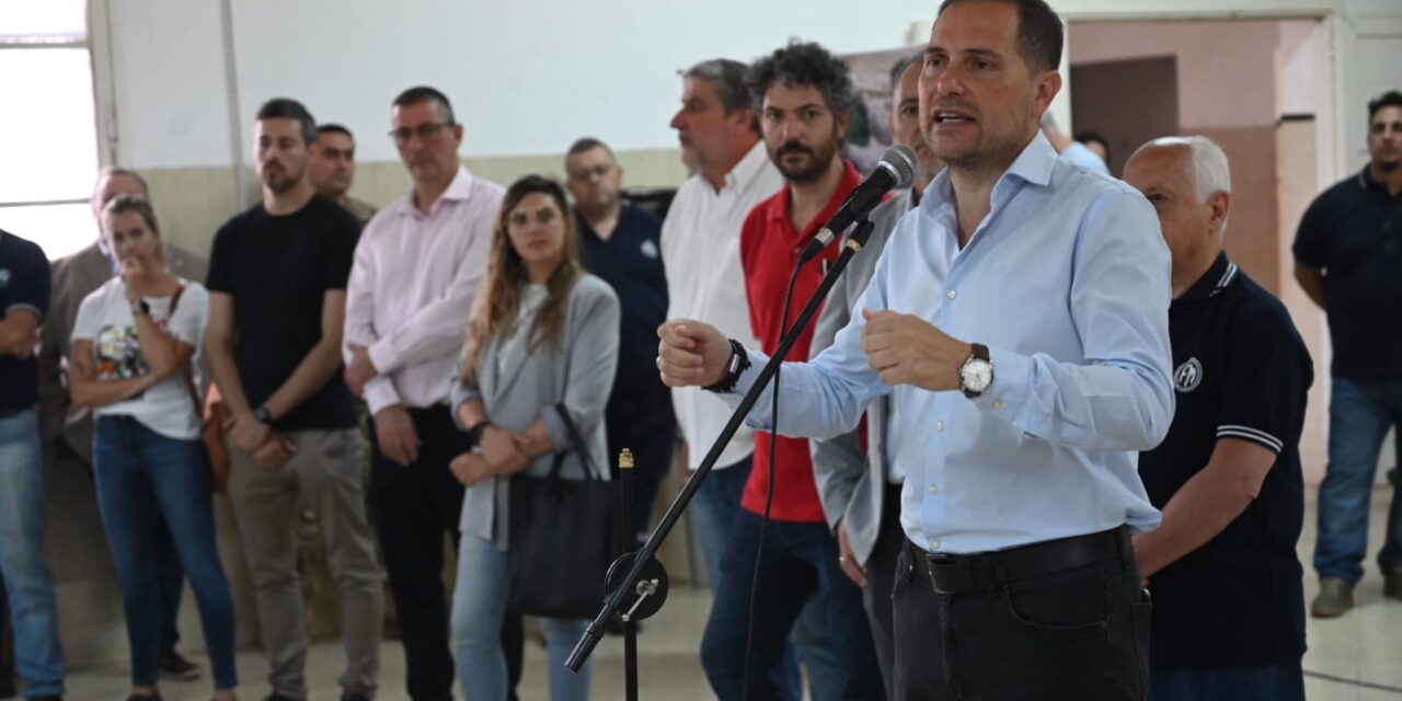 Villa María: Gill acompañó la presentación en la ciudad del Primer Convenio Colectivo de Trabajo de Fabricaciones Militares